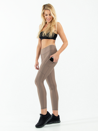 Signature Pocket legging in cocoa